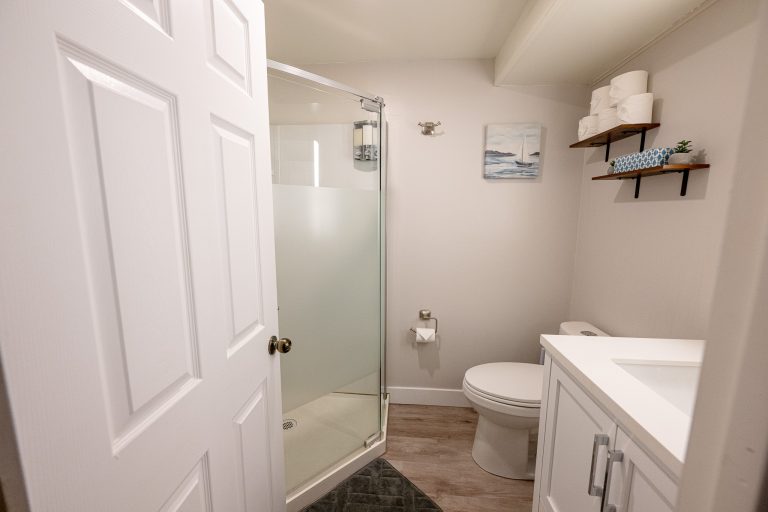 8A Down - Bathroom (3)