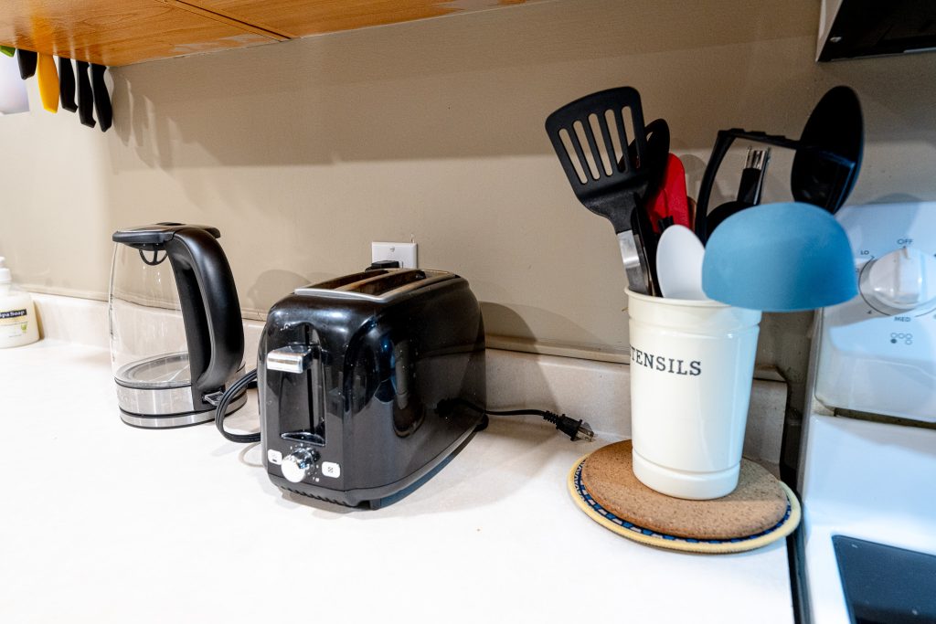 8B Down - Kitchen Close-Ups (2)